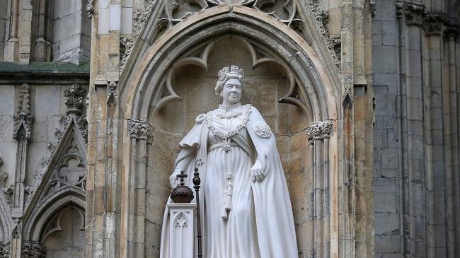 posthumous statue of Queen Elizabeth II