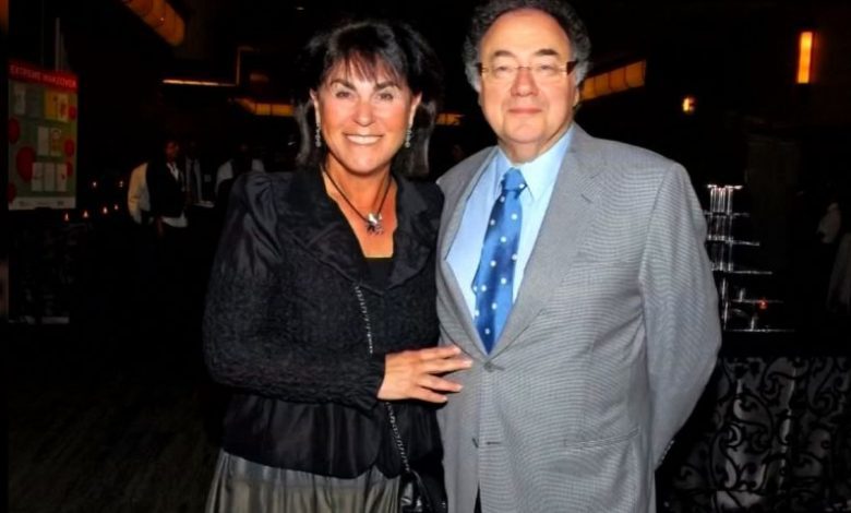 Family offers $35m to help catch killer of billionaire couple