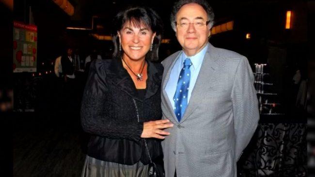 Family offers $35m to help catch killer of billionaire couple