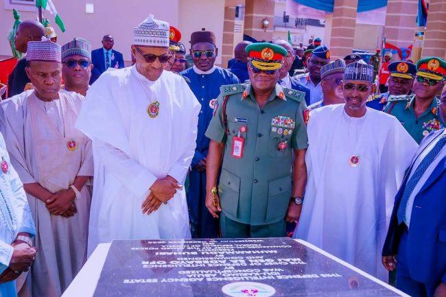 2023: Buhari charges security agencies to maintain professionalism