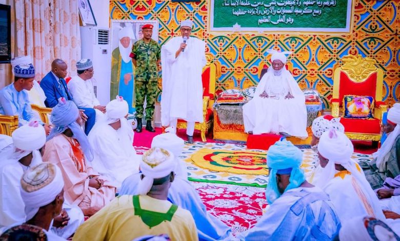 Buhari returns to Daura for guber polls, visits emir over daughter's death