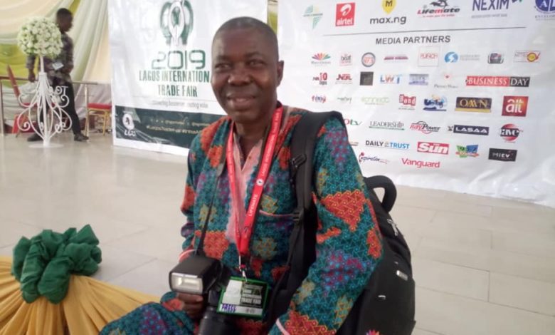 Nigerian police officer attacks journalist Benedict Uwalaka over protest coverage