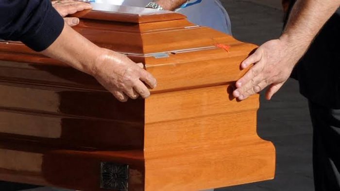 Woman who knocked on coffin at her funeral dies after week in hospital