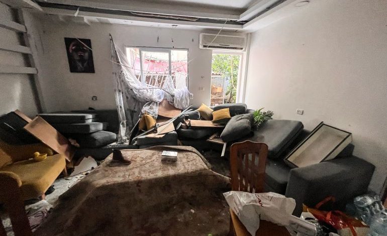 Israel forces attacked Palestinian homes