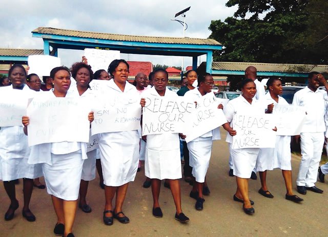 Give accurate health report of patients, nurses charged