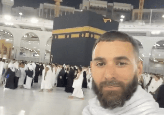 Karim Benzema performs Umrah