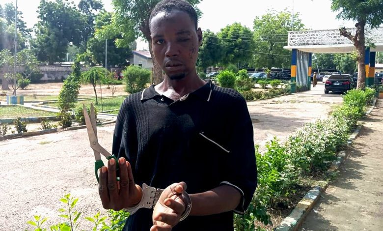 Police arrest wanted thug who attacked man with scissors in Kano