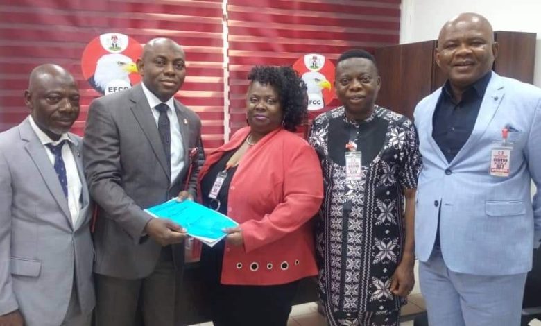 EFCC returns property recovered from internet fraudster to American victim