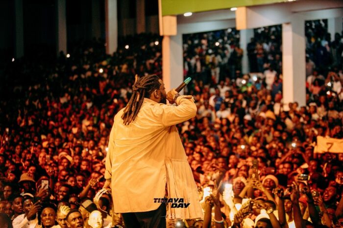 Timaya dazzles fans in Bayelsa with superstar friends