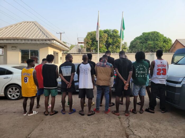 EFCC arrests 14 suspected internet fraudsters in Makurdi 'Yahoo Academy'