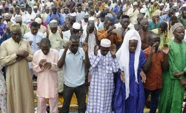 Nigerians offer ‘special prayers’ over troubled economy
