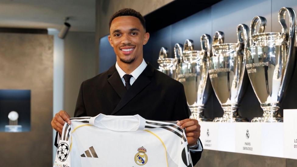 Alexander-Arnold impresses with his Spanish at Real Madrid unveiling